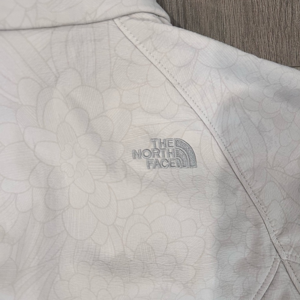 The North Face Women's Cream Softshell Utility Jacket - Picture 7 of 8